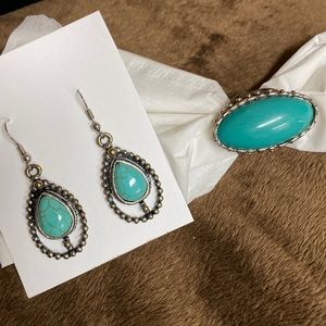 Turquoise ring size 8 and earrings